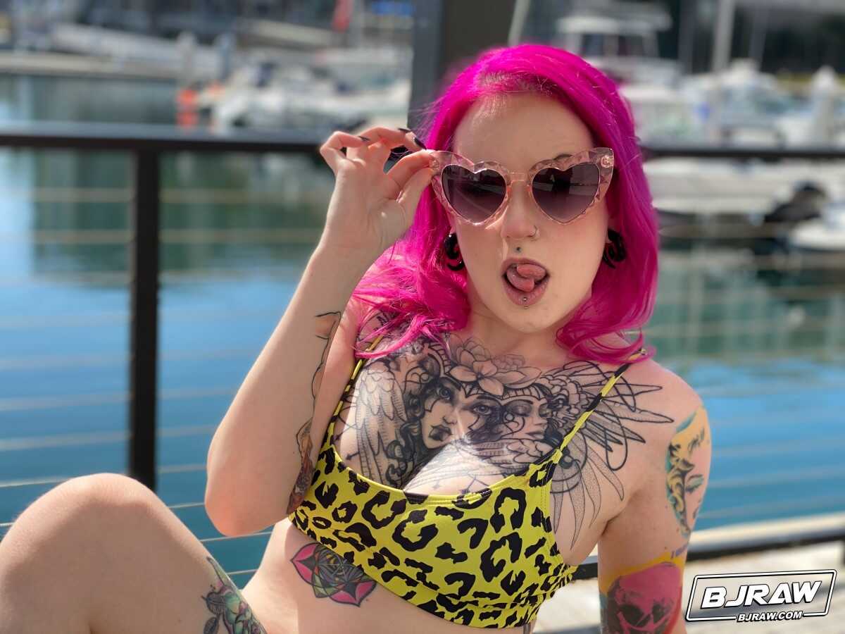 Pink-Haired Inked Goddess Gives a Sensual Split Tongue Lady Lazarus POV Blowjob - Lady Lazarus
