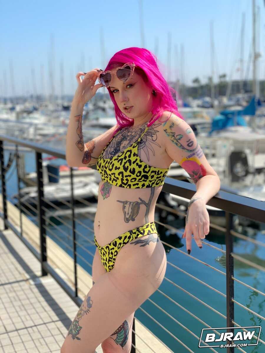 Pink-Haired Inked Goddess Gives a Sensual Split Tongue Lady Lazarus POV Blowjob - Lady Lazarus