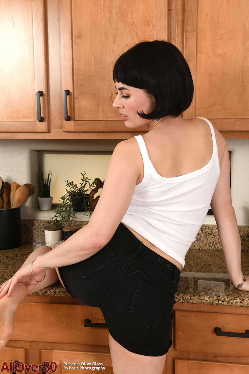 Dark Haired Milf Olive Glass Shaves Her Perfect Bush and Spreads Her Pussy Wide Open - Olive Glass