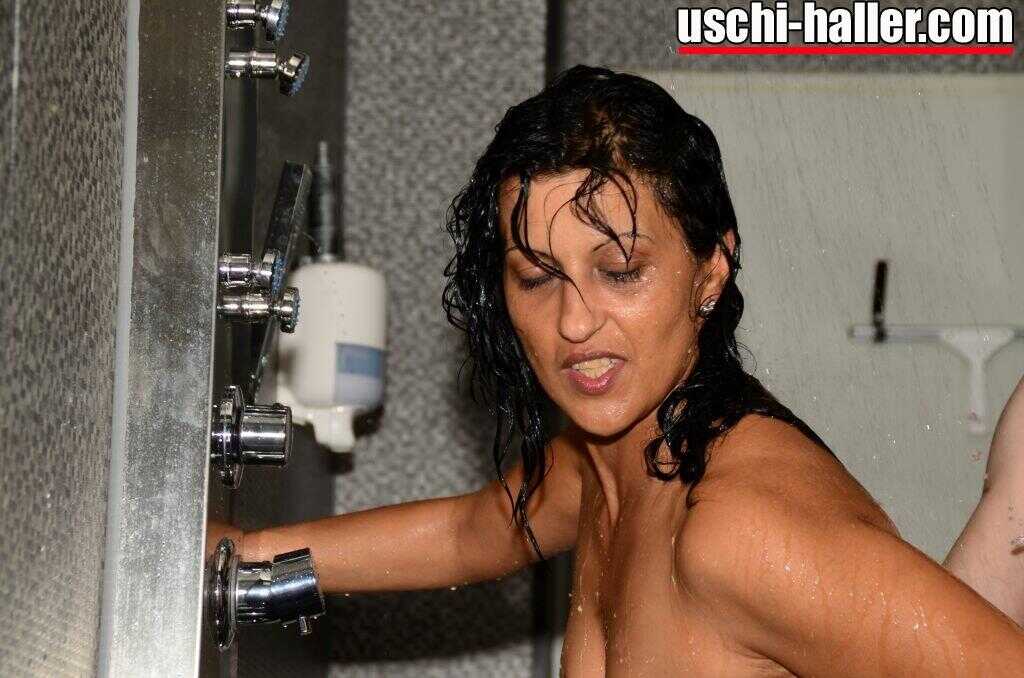 Uschi Haller Official:  Shower Sex with Mommy's Best Friend - Berichte, Julia Corne, Kinogirls