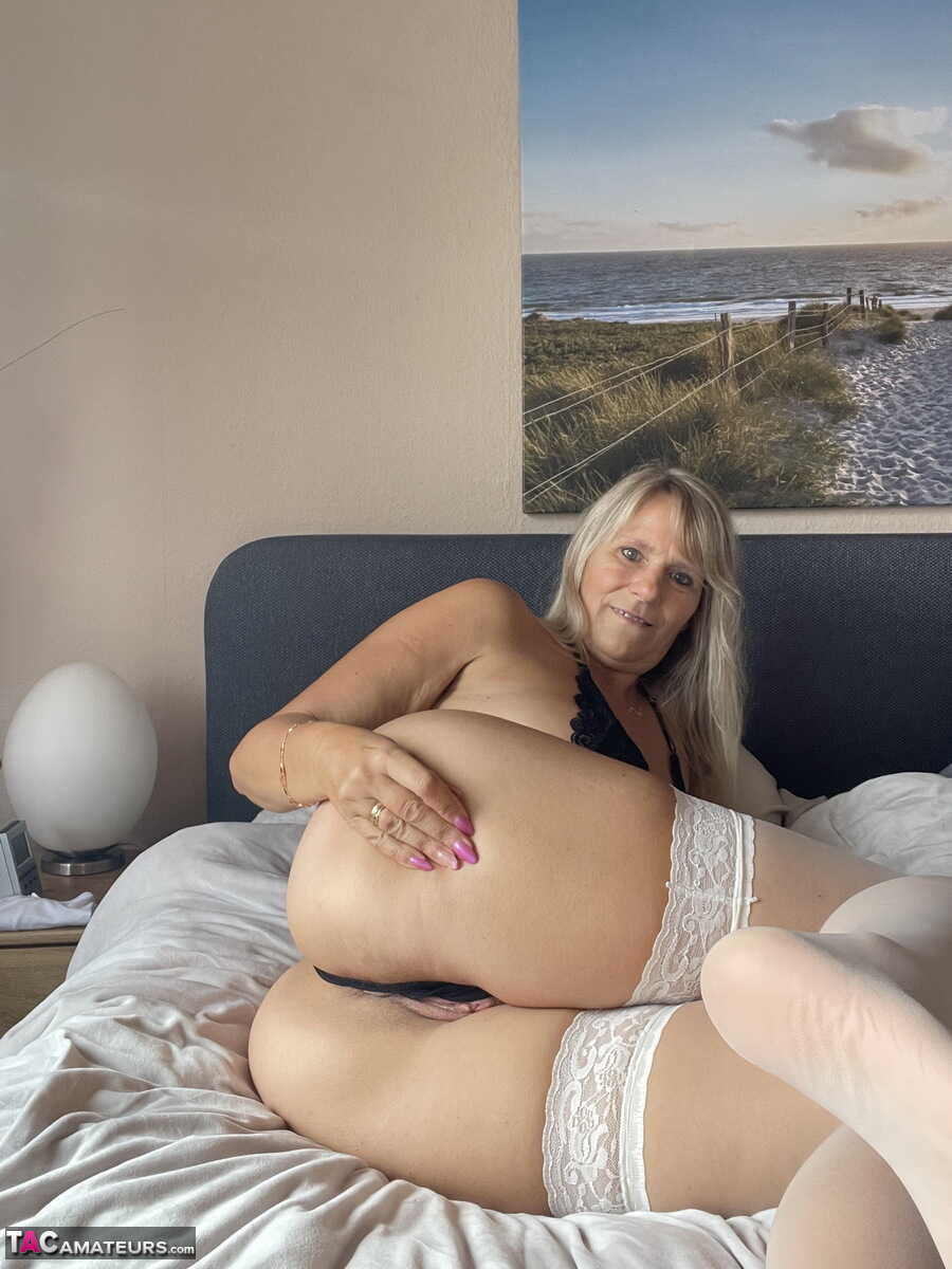 Sweet Susi's Lesbian Adventure with a Fat Woman: Middle-aged Blonde Has Sex on a Bed with a Mature Saggy Titted Partn...