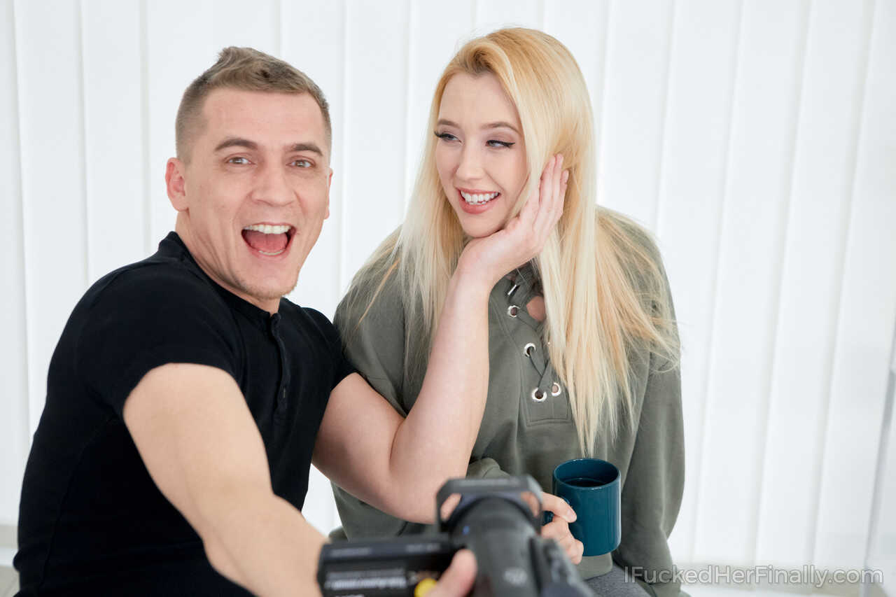 Blonde Teen Samantha Rone Gets Her Hair Pulled During A Photo Shoot With Her Photographer Lover - Samantha Rone