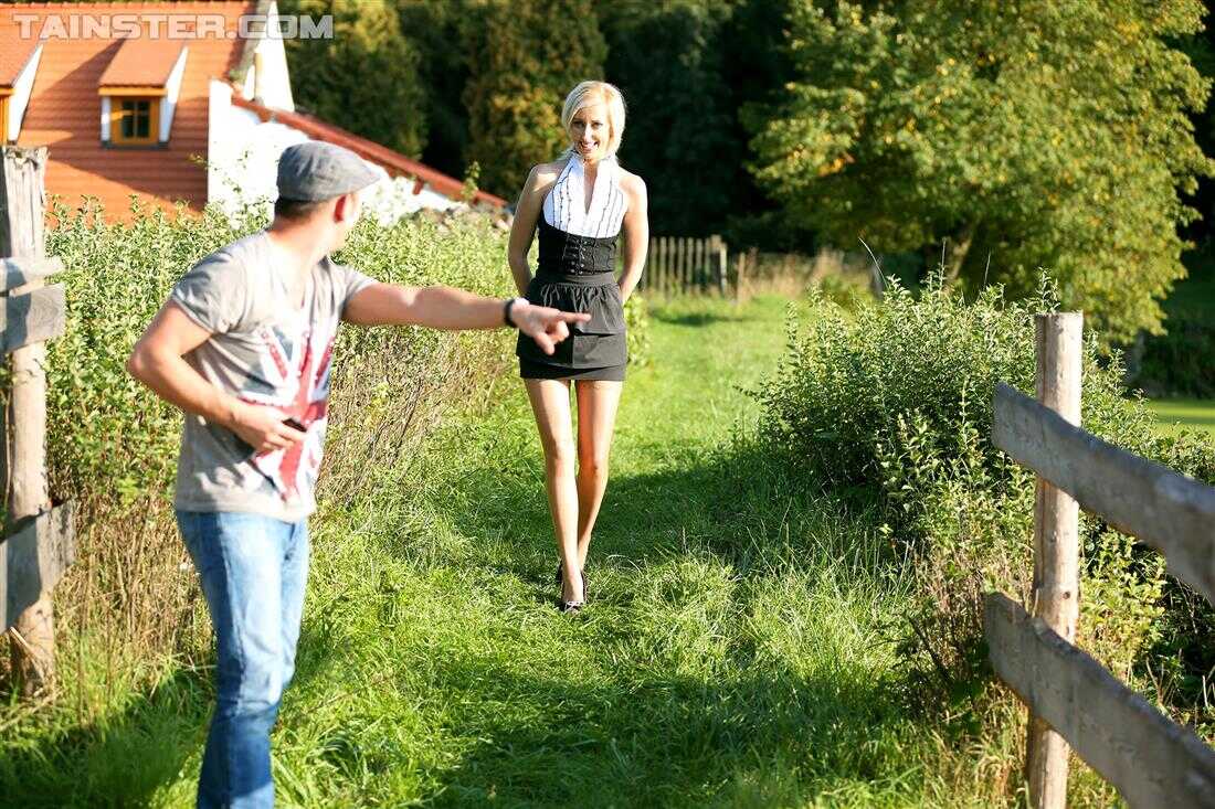 Blonde Joana White Captures a Stream of Pee in Her Mouth After Outdoors Cum Filled Pussy Sex - Joana White