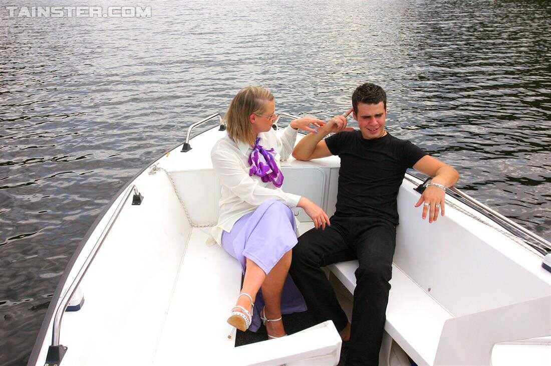 2 Clothed Couples Go Watersports on Island Getaway with Czech Mature Pissing in the Open Air while Bibi Fox Nerds off her ...