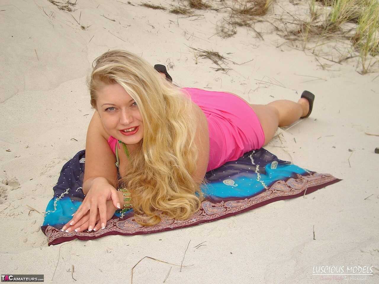 Curvy Meile's Thick Blonde Legs Pop Out of Her Bikini at the Beach While She Shows Off Her Natural Big Tits - Curvy M...