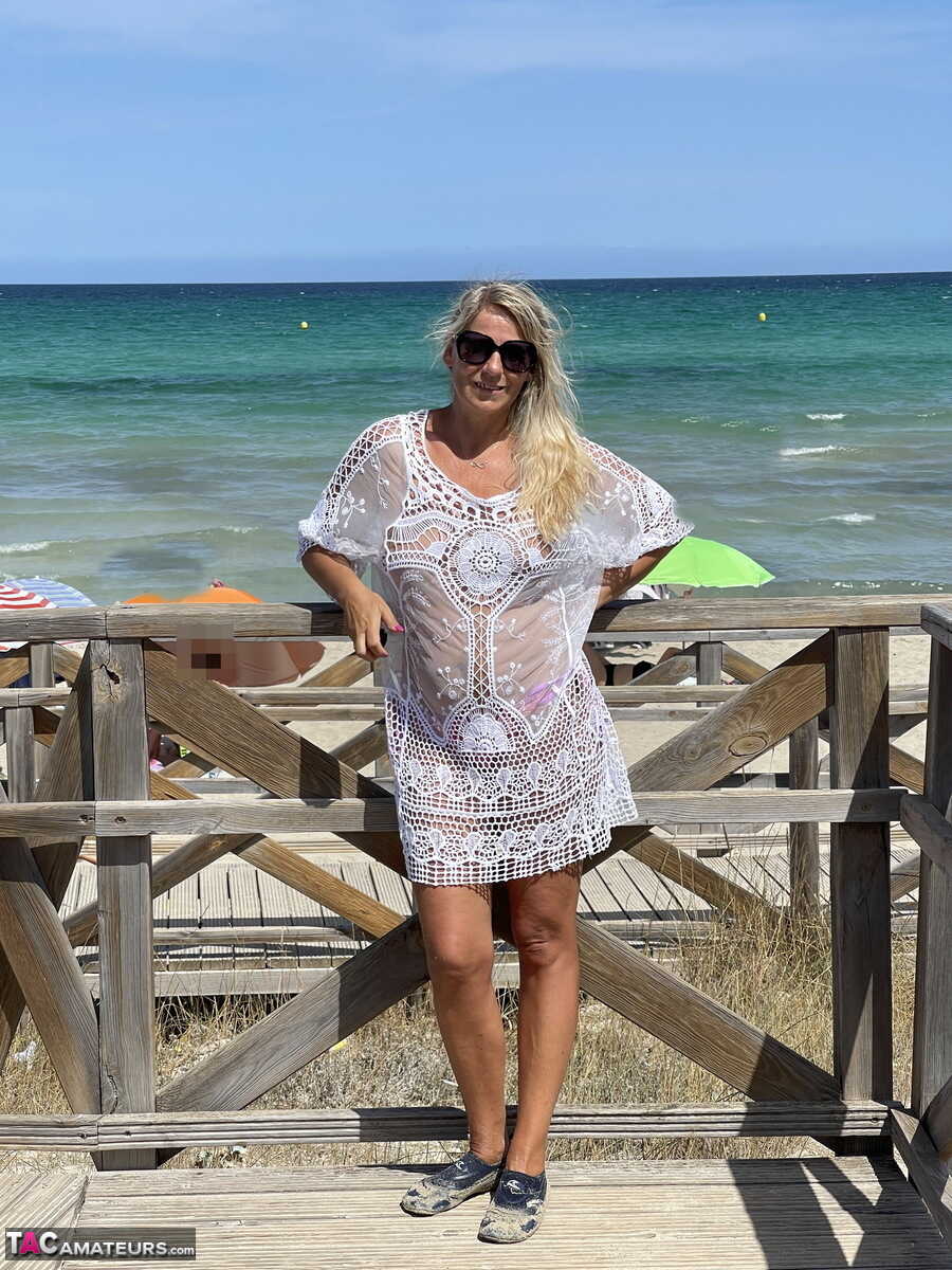 Sweet Susi's Public Flashing Adventure at the Middle-aged Mature Beach - Sweet Susi