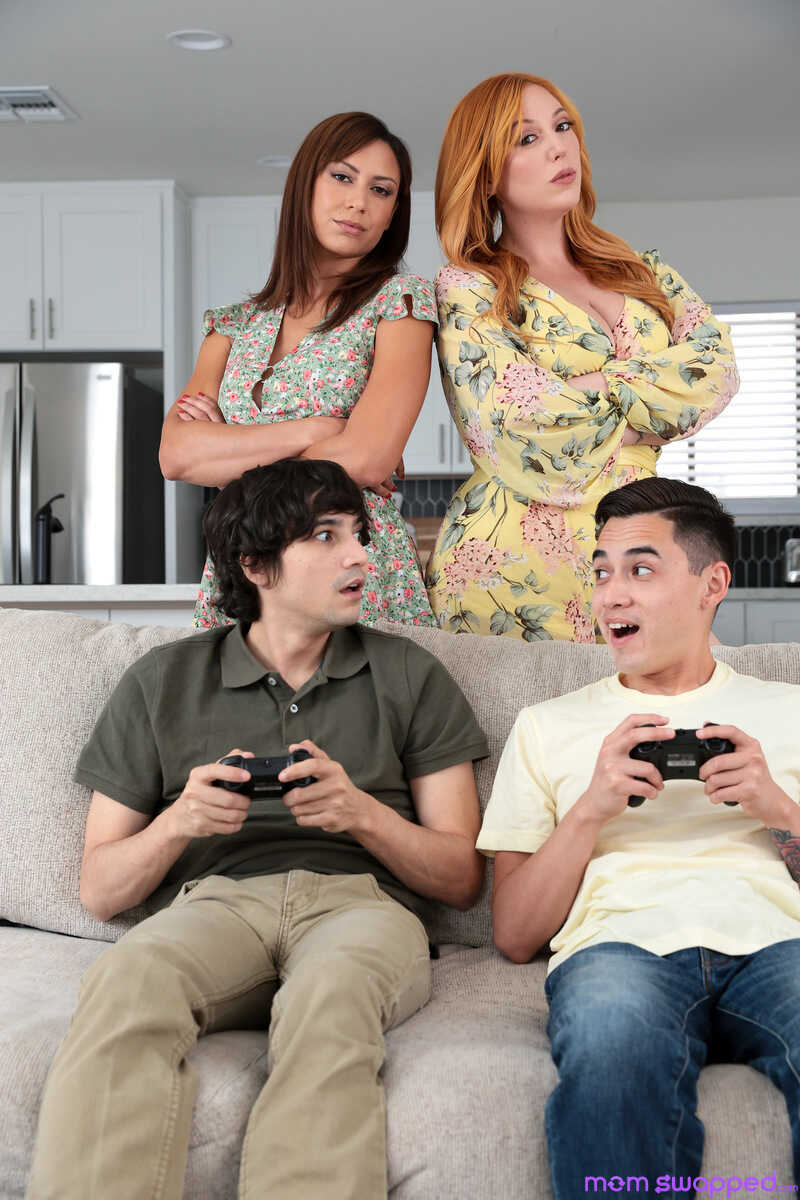 Lauren Phillips & Cassie Del Isla's Group Sex with Gamer Boys Leaves Them Wanting More! - Cassie Del Isla, Juan E...