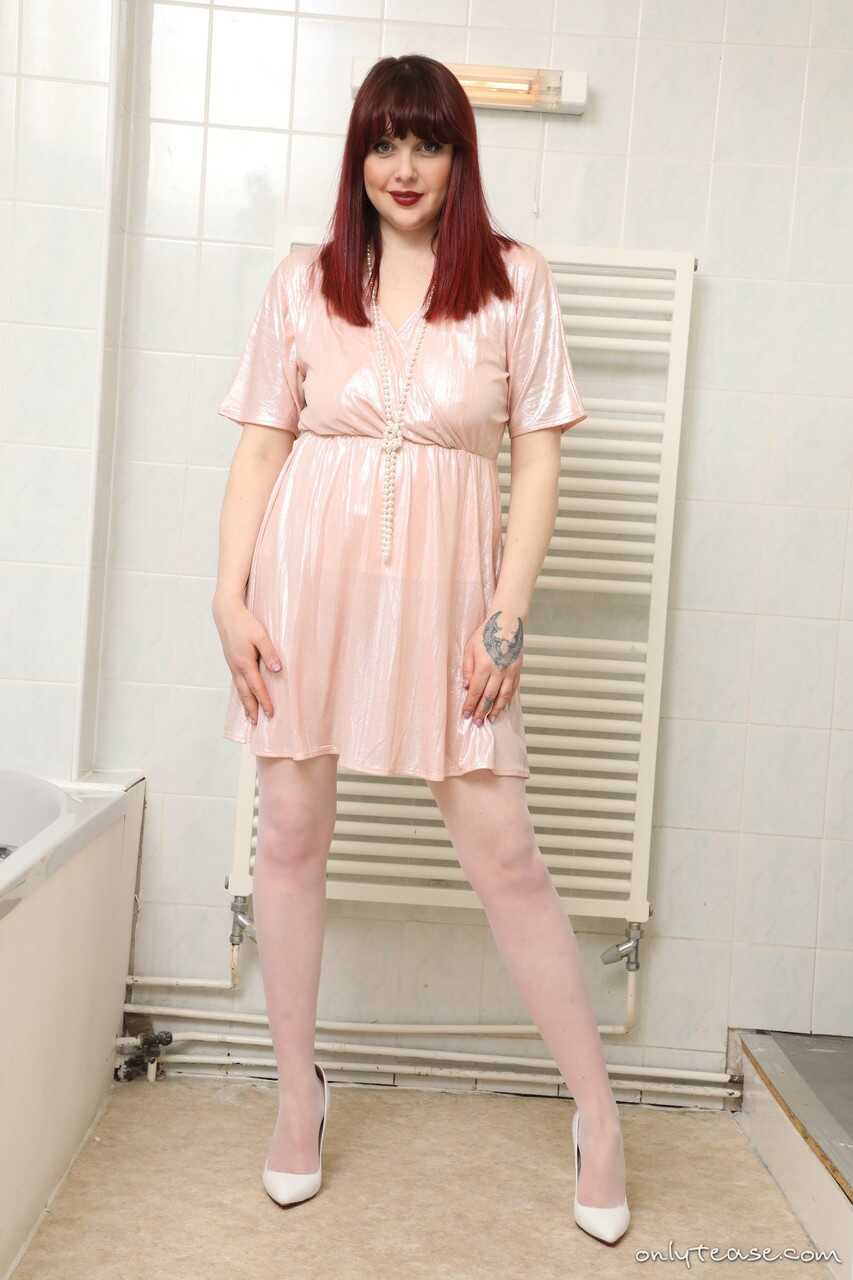 Redhead Kara Carter's Shower Sexcapade: British Curves and Chubby Spreading! - Kara Carter