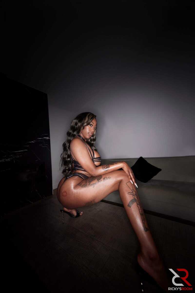 Baby Gemini's Bootylicious Lingerie Show - Baby Gemini