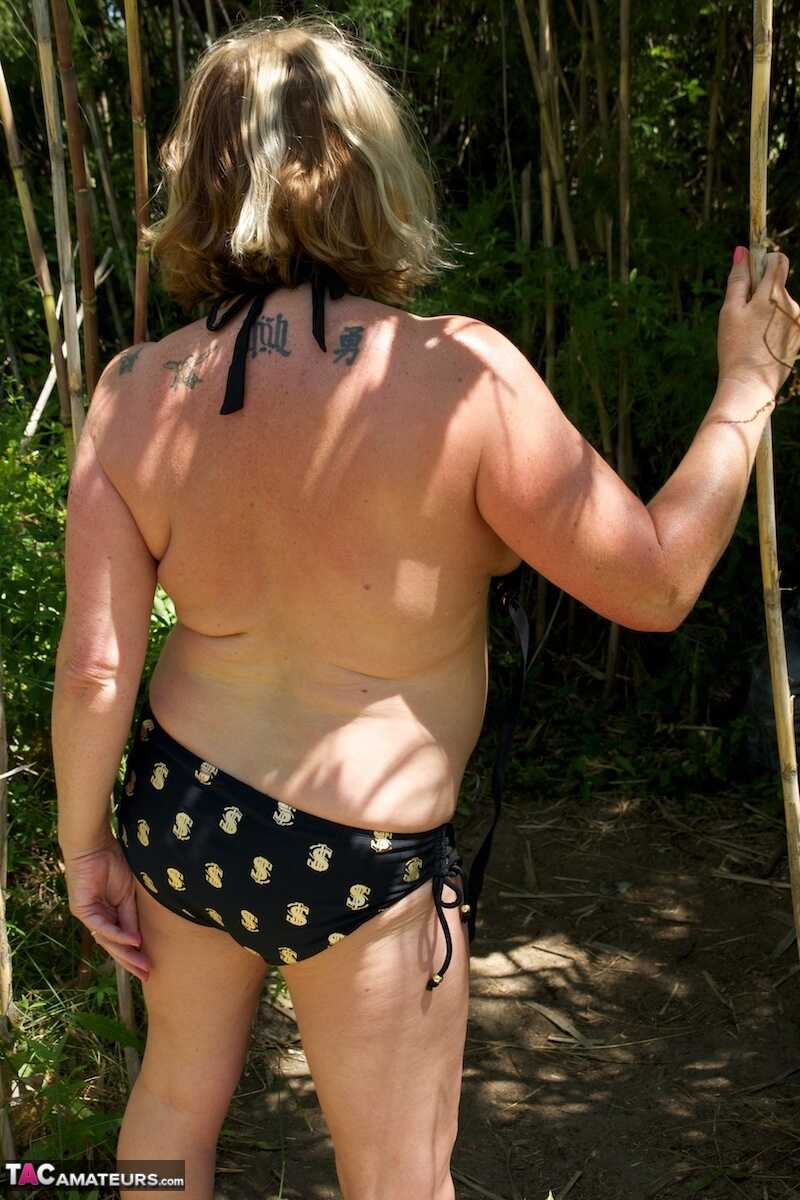 The Speedy Mature Brit in the Undergrowth, Taking off Her Big Bikini and Showing her Saggy Tits while Licking a Honey Dipp...