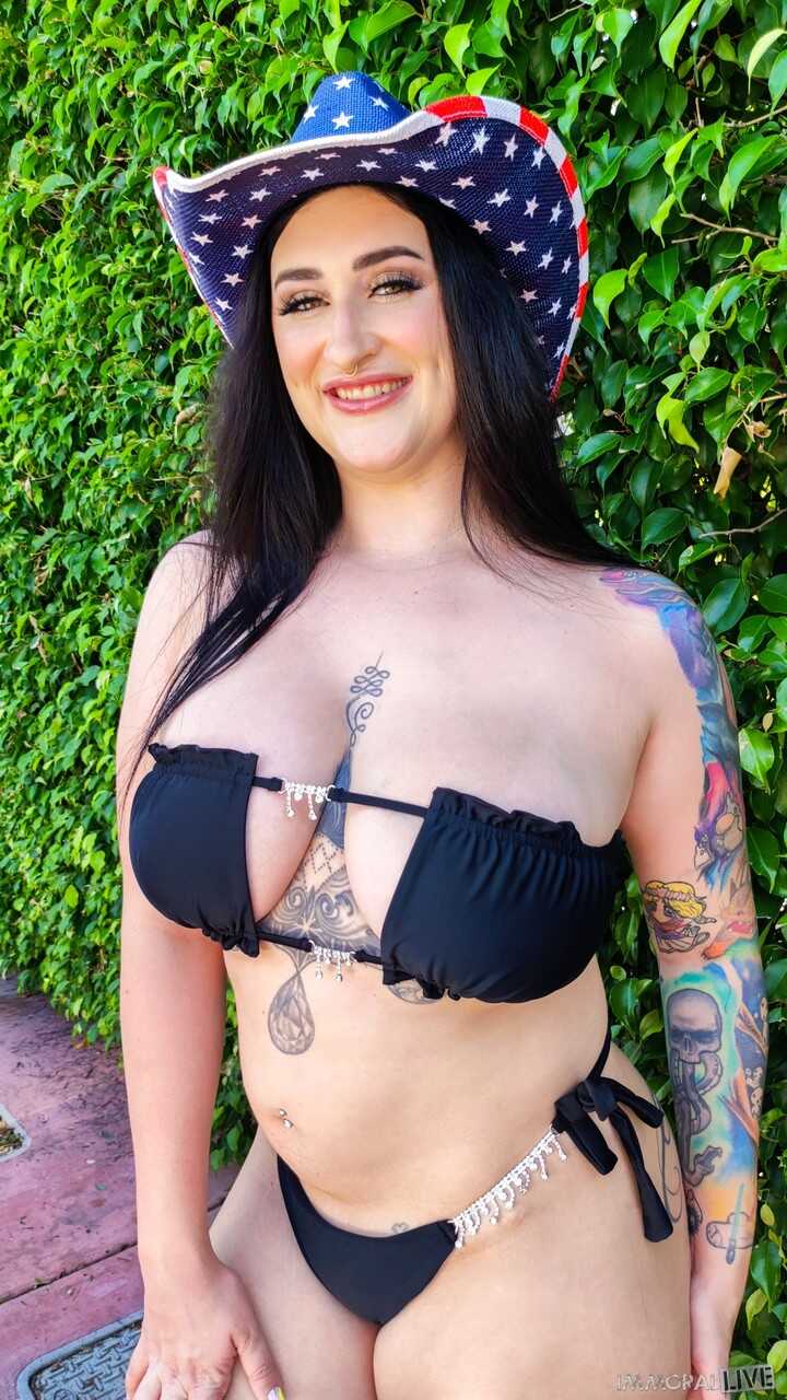 Curvy brunette Avalon Mira models outdoors before a double penetration with two hot men - Avalon Mira, Porno Dan, Dean Van...