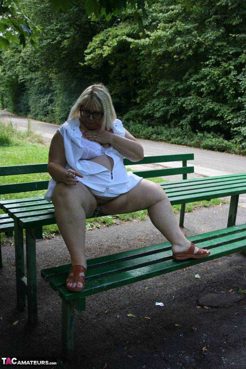 Blonde Lexie Cummings' Pierced Pussy Play on Public Table Turns into Mature Blowjob - Lexie Cummings