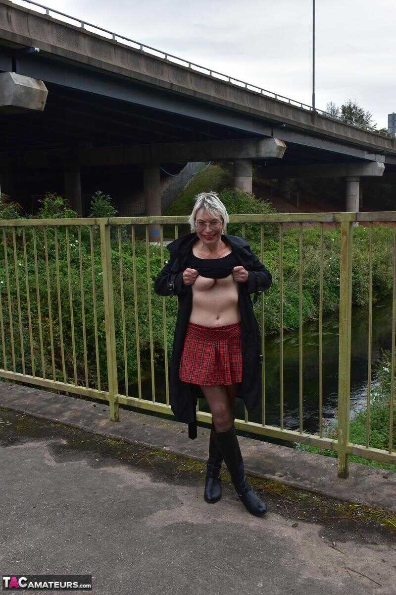 'British Mature Lady Barby Slut Gets Naughty in the Park with a Public Bench Show!' - Barby Slut