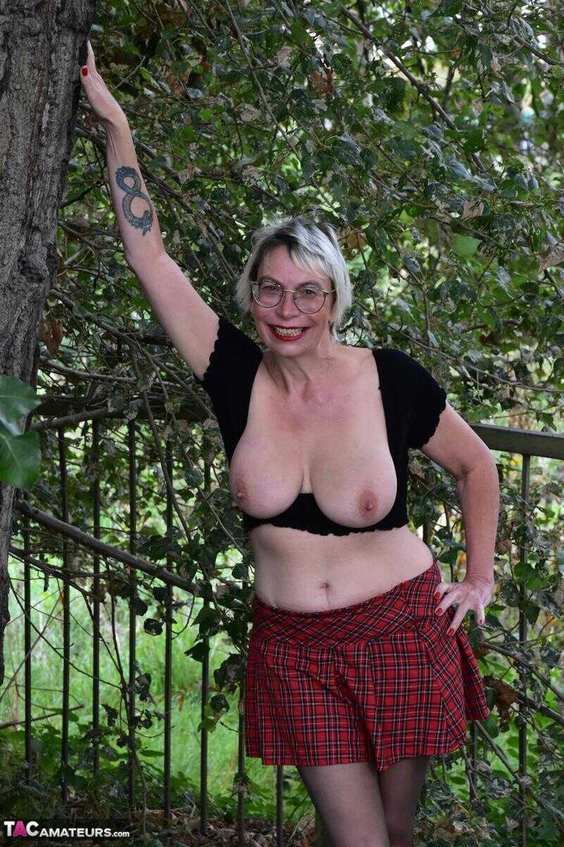 'British Mature Lady Barby Slut Gets Naughty in the Park with a Public Bench Show!' - Barby Slut