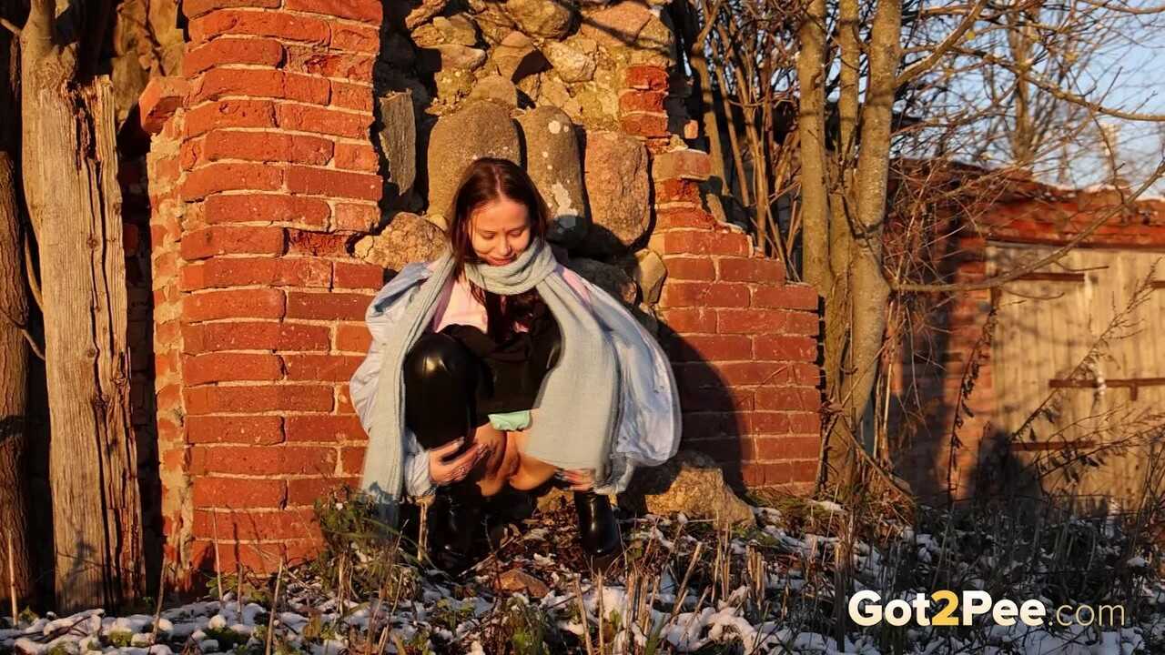 Pinkycat's icy urine stream on the frozen brick wall Thai Pussy Asian Girl Pee - Pinkycat