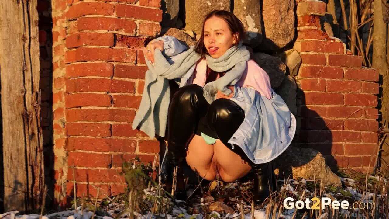 Pinkycat's icy urine stream on the frozen brick wall Thai Pussy Asian Girl Pee - Pinkycat