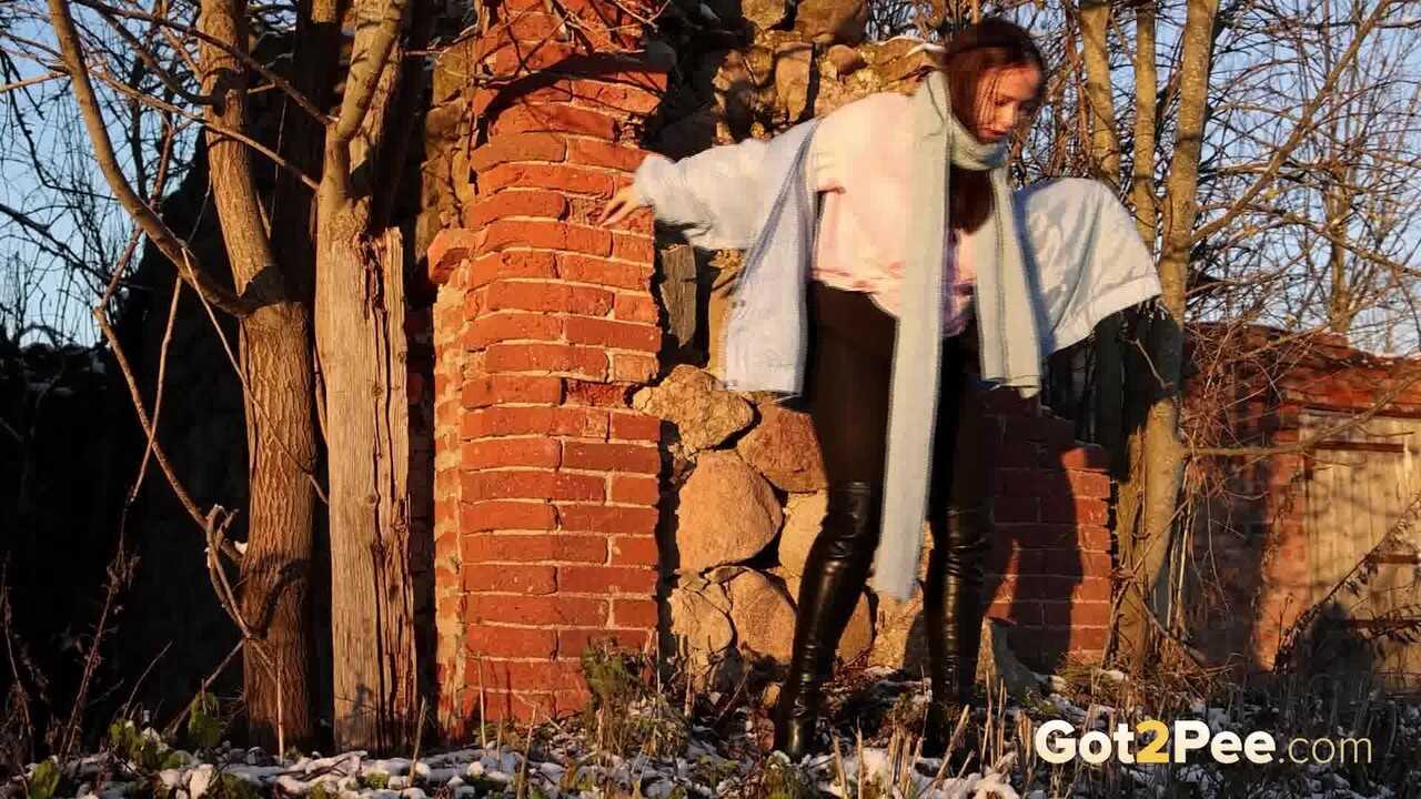 Pinkycat's icy urine stream on the frozen brick wall Thai Pussy Asian Girl Pee - Pinkycat