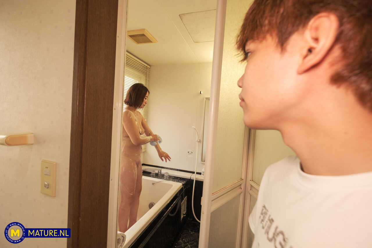 Chinese Stepmom Minayo Cums in Her Stepson's Mouth After a Rough Fucking - Minayo