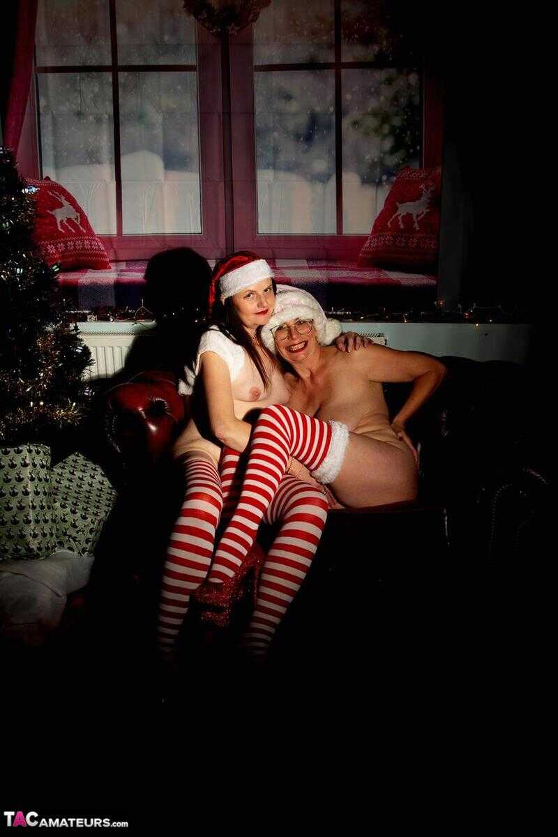 The Naughty Elf: Reckless Temptation and her Girlfriend Engage in Lesbian Sex on Christmas Eve - Reckless Temptation