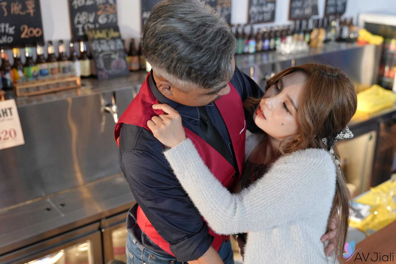 Chinese Redhead Barista's Hot Sexual Relations with Meng Ruoyu