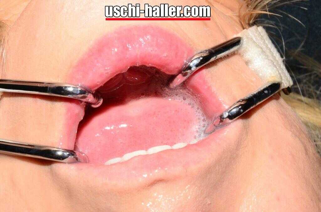 Bound and Gagged: Farah Slut's Mouth Stretcher Cumshot Orgy - Berichte, Farah Slut