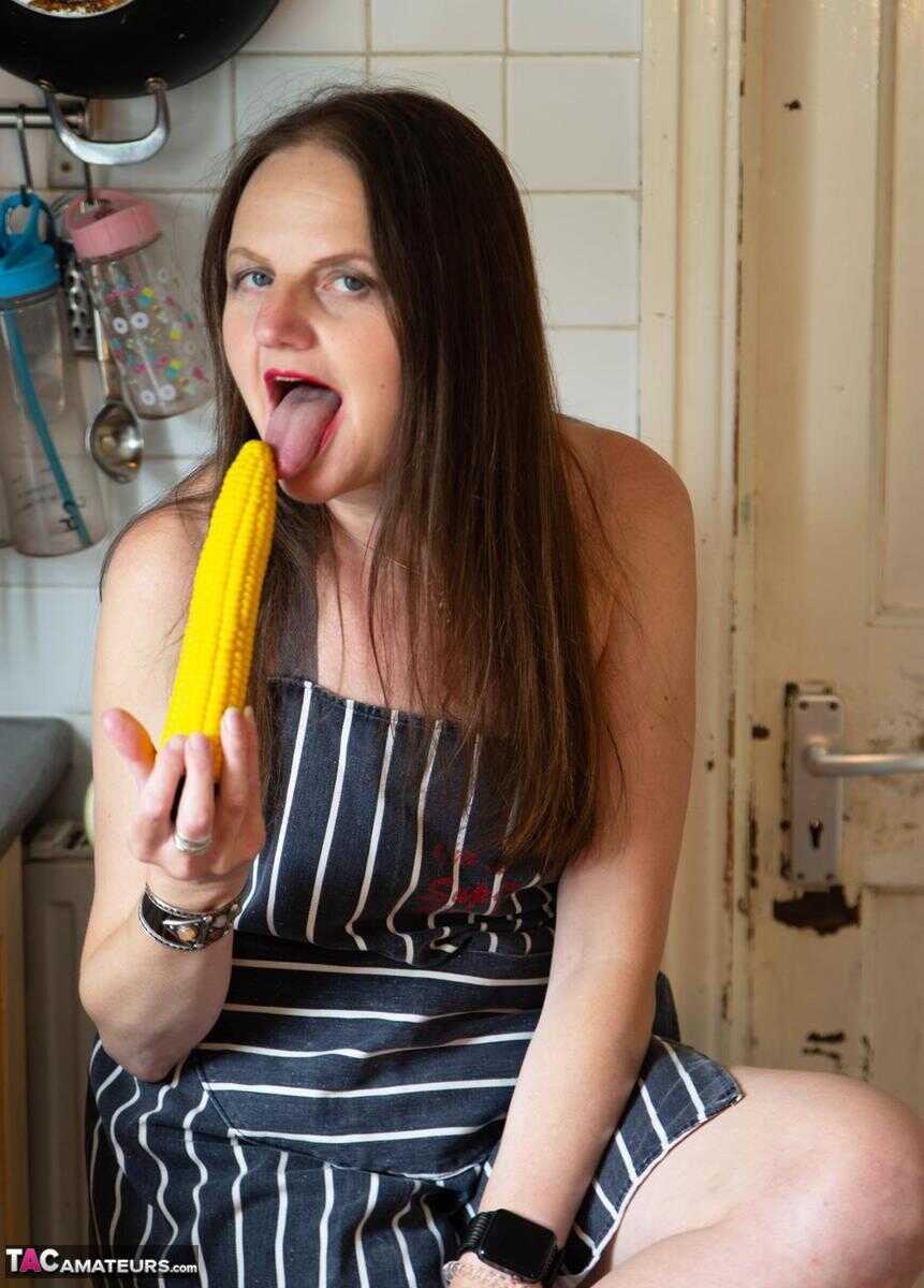 Reckless Mature Amateur Temptress Shaves Her Pussy And Vibrates On The Kitchen Floor With A Dildo! - Reckless Temptation