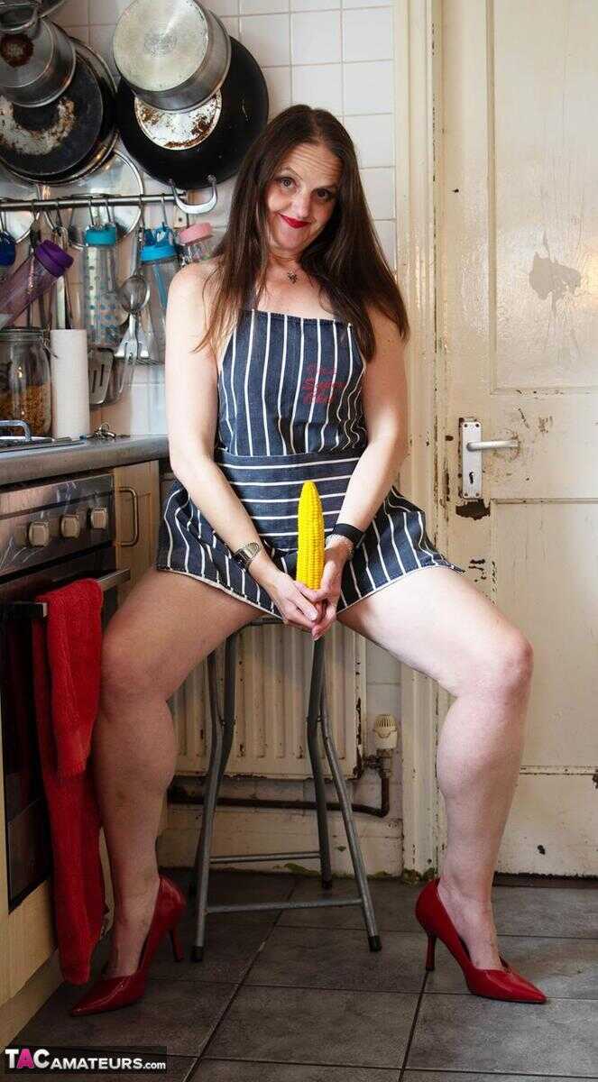 Reckless Mature Amateur Temptress Shaves Her Pussy And Vibrates On The Kitchen Floor With A Dildo! - Reckless Temptation