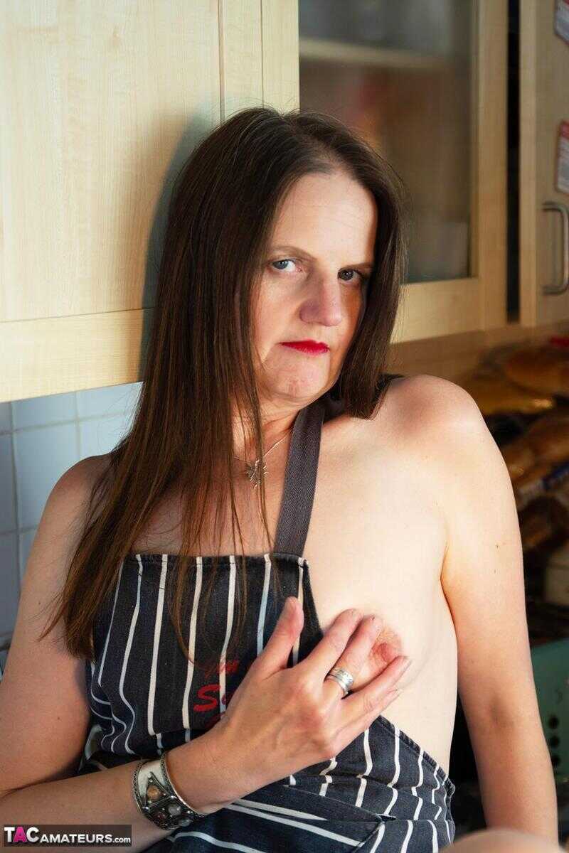 Reckless Mature Amateur Temptress Shaves Her Pussy And Vibrates On The Kitchen Floor With A Dildo! - Reckless Temptation