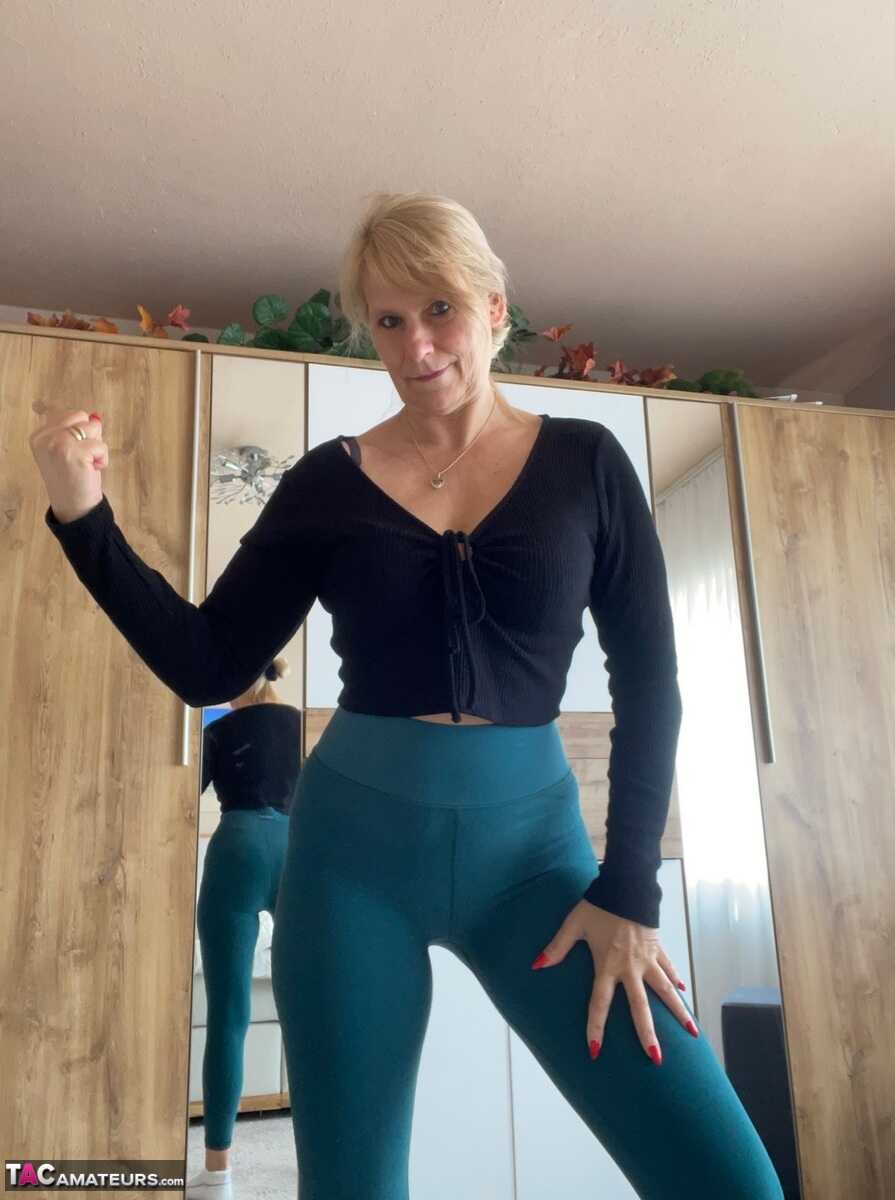 Susi's Sensual Yoga Practice: A Middle-Aged Blonde Temptress Flexes Her Big Ass In Nude Exercise Routine - Sweet Susi
