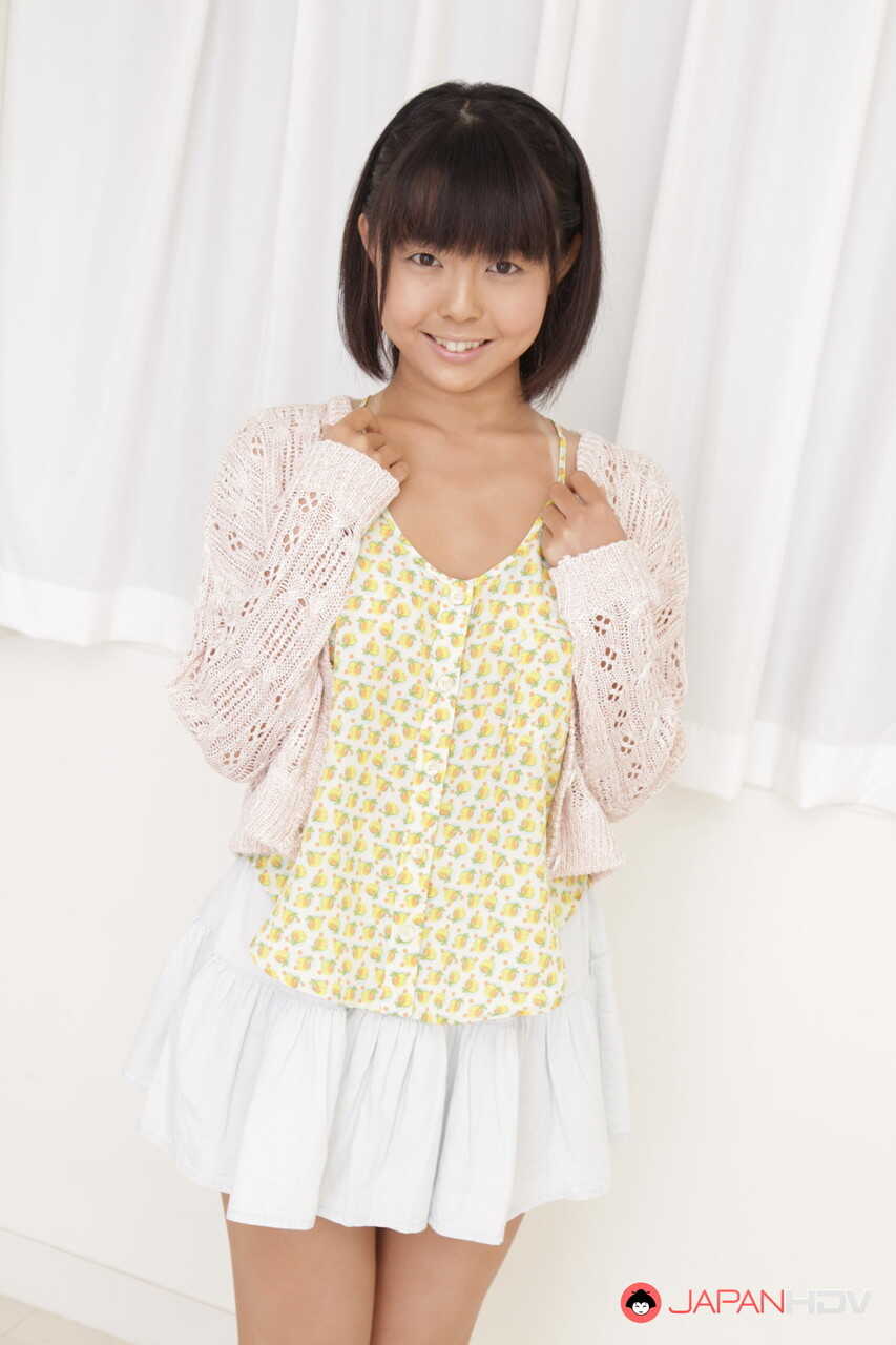 Exposing Tan Lines with Tomoyo Isumi A Cutie from Japan - Tomoyo Isumi