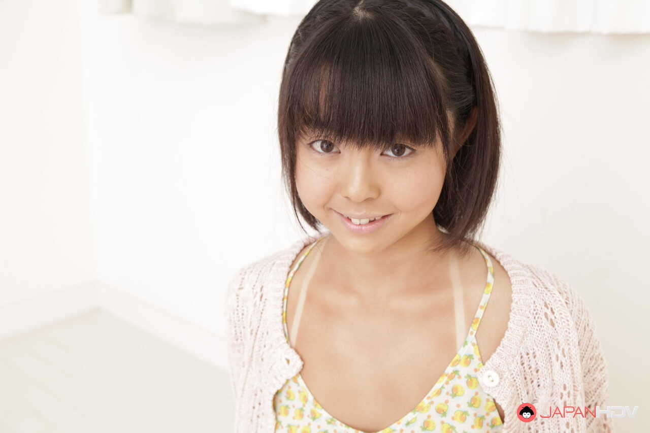 Exposing Tan Lines with Tomoyo Isumi A Cutie from Japan - Tomoyo Isumi