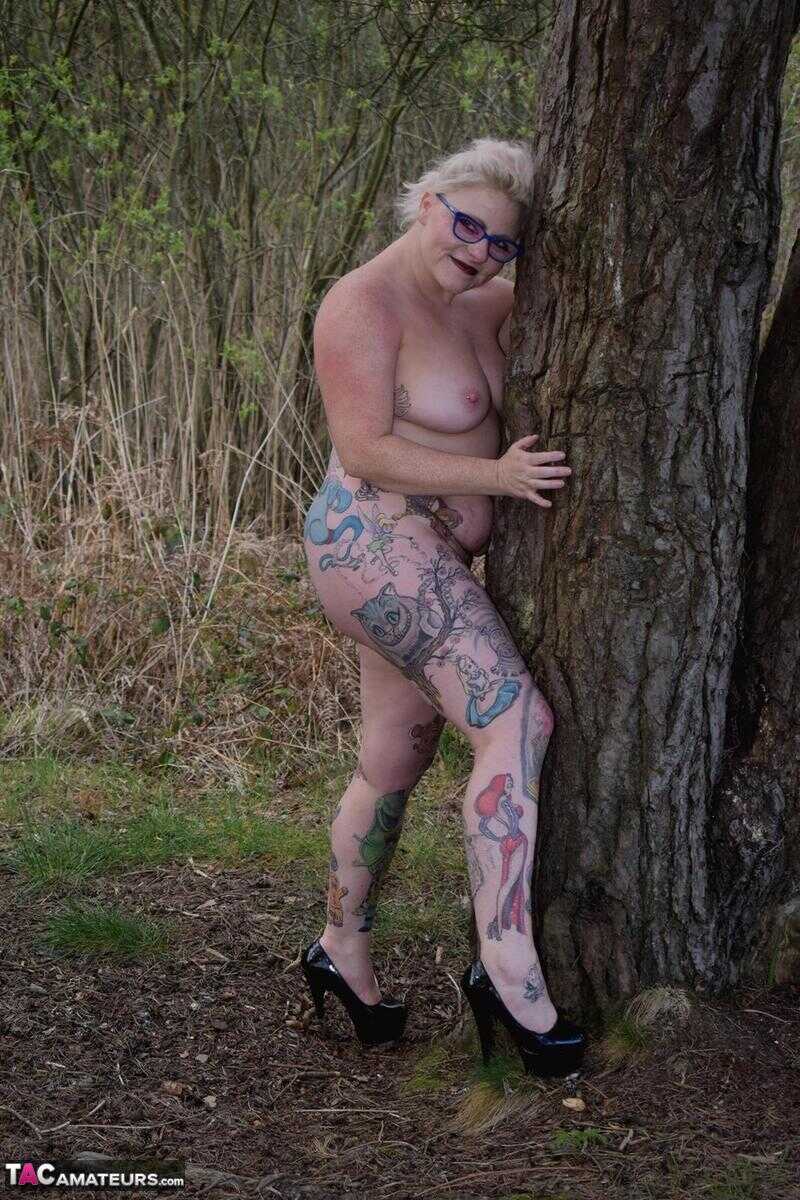 Chubby British BBW Mollie Foxxx Goes Nude by the Water in Running Shoes - Mollie Foxxx