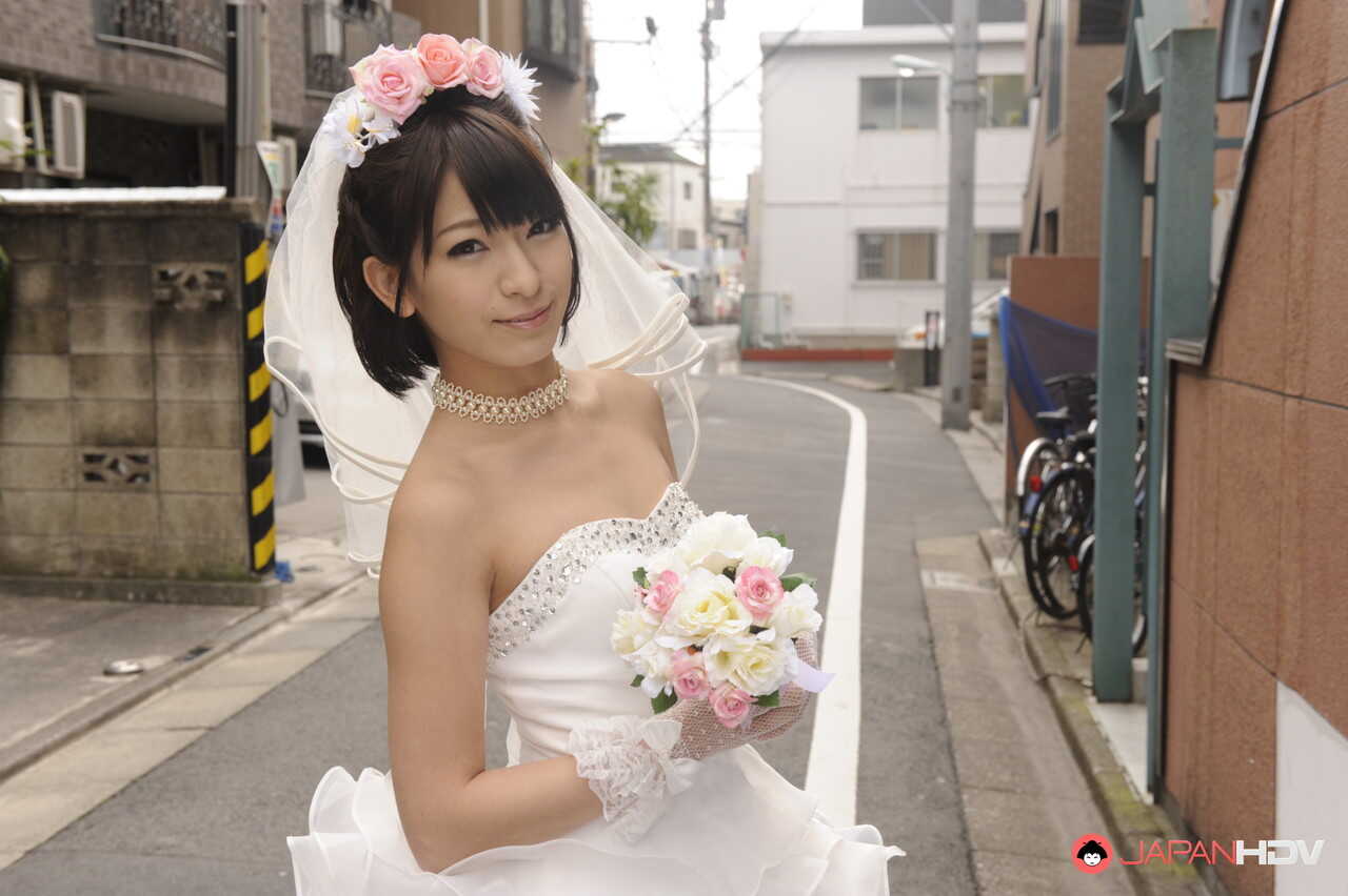 Japanese Bride Ruri Narumiya A Beautiful Flash On The Streets