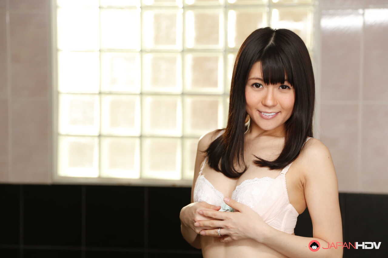 Sweet Japanese girl Mai Araki gets totally naked before getting in a bathtub - Mai Araki