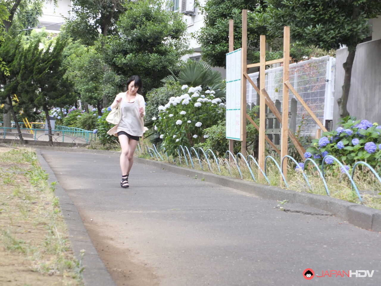Japanese girl Yuna Hoshizaki shows her pink panties before getting banged in public! - Yuna Hoshizaki