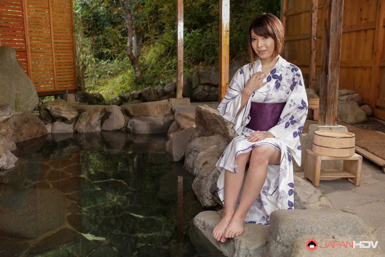 Japanese babe Hikaru Kirishima's hot tub soak the perfect way to unwind after a long day at work? - Hikaru Kirishima