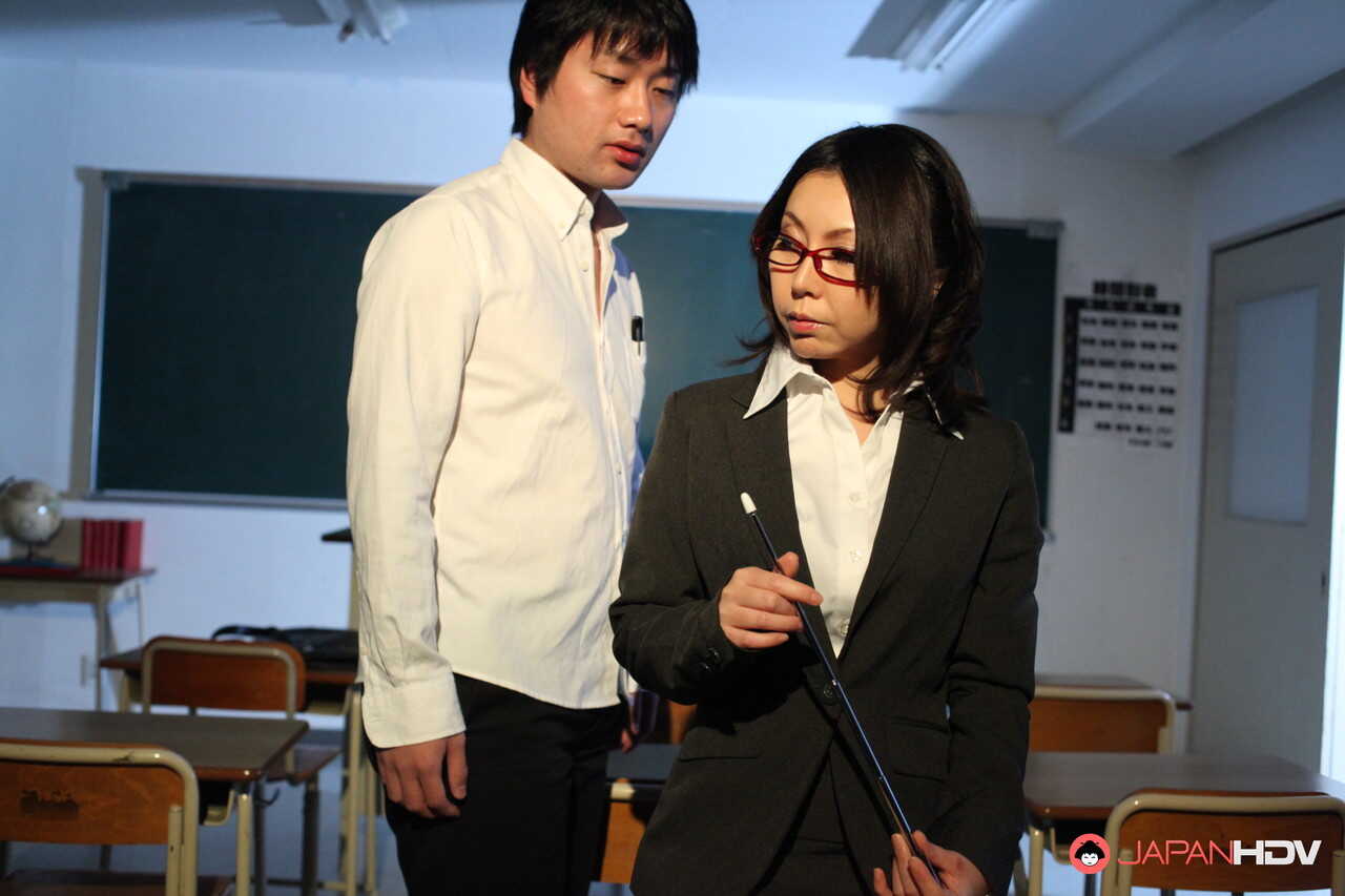 Minami's Sucking Challenge: A Student's Jizz in the Hot Japanese Teacher's Mouth! - Minami Kitagawa