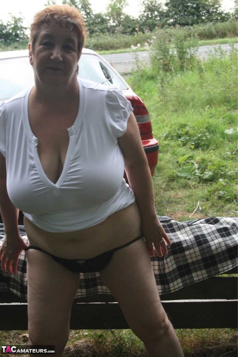 British MILF Kinky Carol takes a big cock in the British countryside!