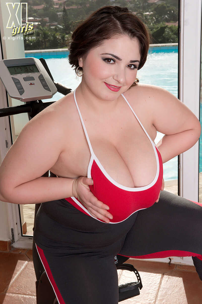 Massive Melons on the Move: Lavina Dream's Huge Boobs Bounce while Working Out on Gym Equipment!