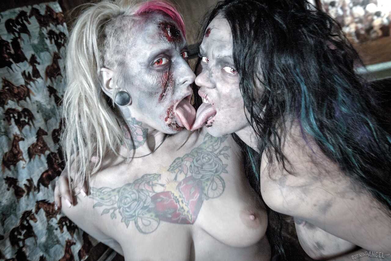 Zombies, Boobs and Cream: A Fetish Porn Threesome with Brittany Lynn and Jessie Lee - Brittany Lynn, Jessie Lee, Owen Gray