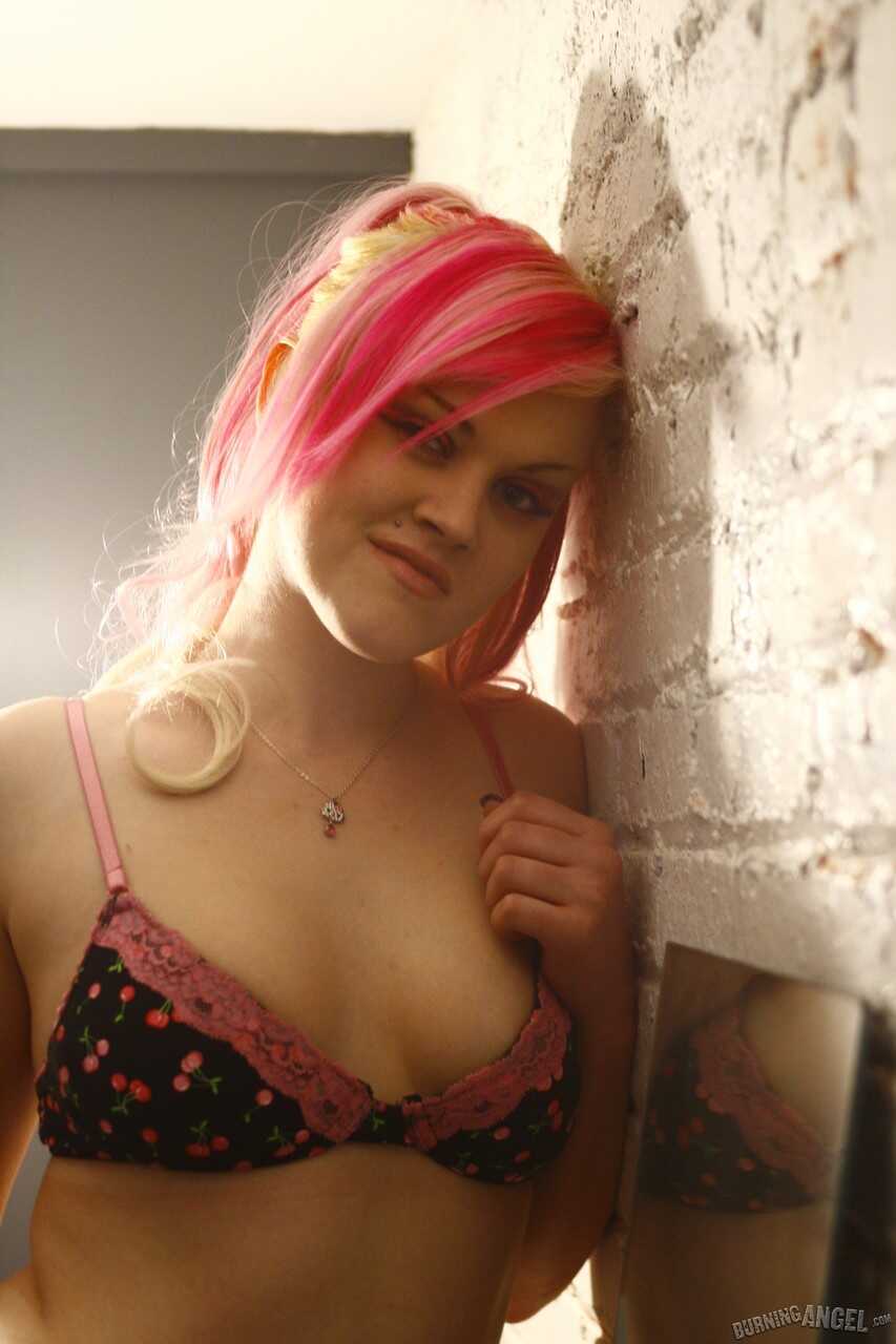 Feather Boa Feeding Frenzy Tattooed Dyed Hair Jade Jolie and Her MILF Friends - Jade Jolie
