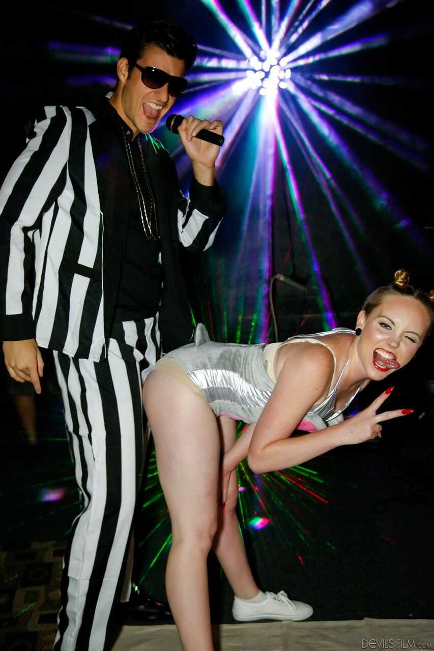 Jay Smooth’s Tongue-Ahegao Miley Mae Celebrity Lookalike Non-Nude Performance!