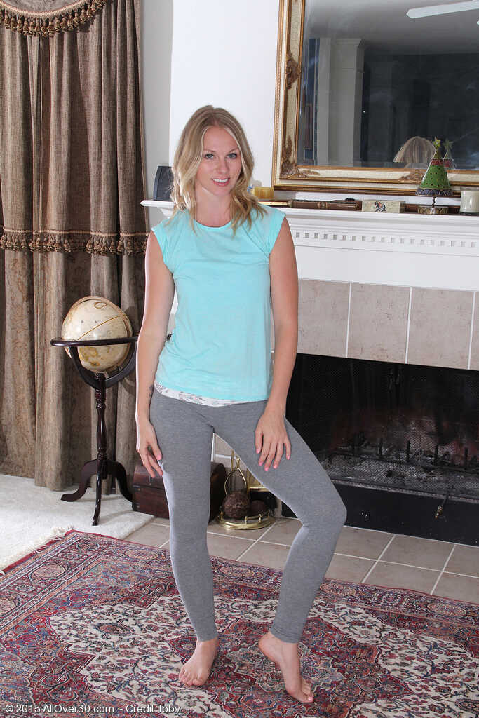 Beautiful Lara Elaine Stripping in Spandex to Expose Small Boobs and Shaved Muff - Lara Elaine
