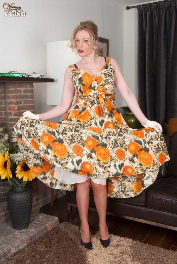 Older MILF Holly Retro Strips to Vintage Stockings and Gloves - Holly Kiss