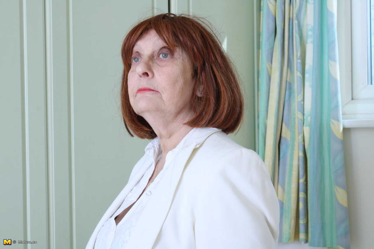 Redhead older granny in black stockings teases with her hot ass on display - 