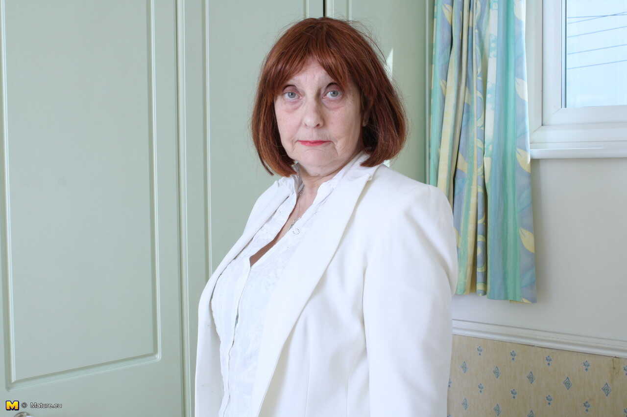 Redhead older granny in black stockings teases with her hot ass on display - 