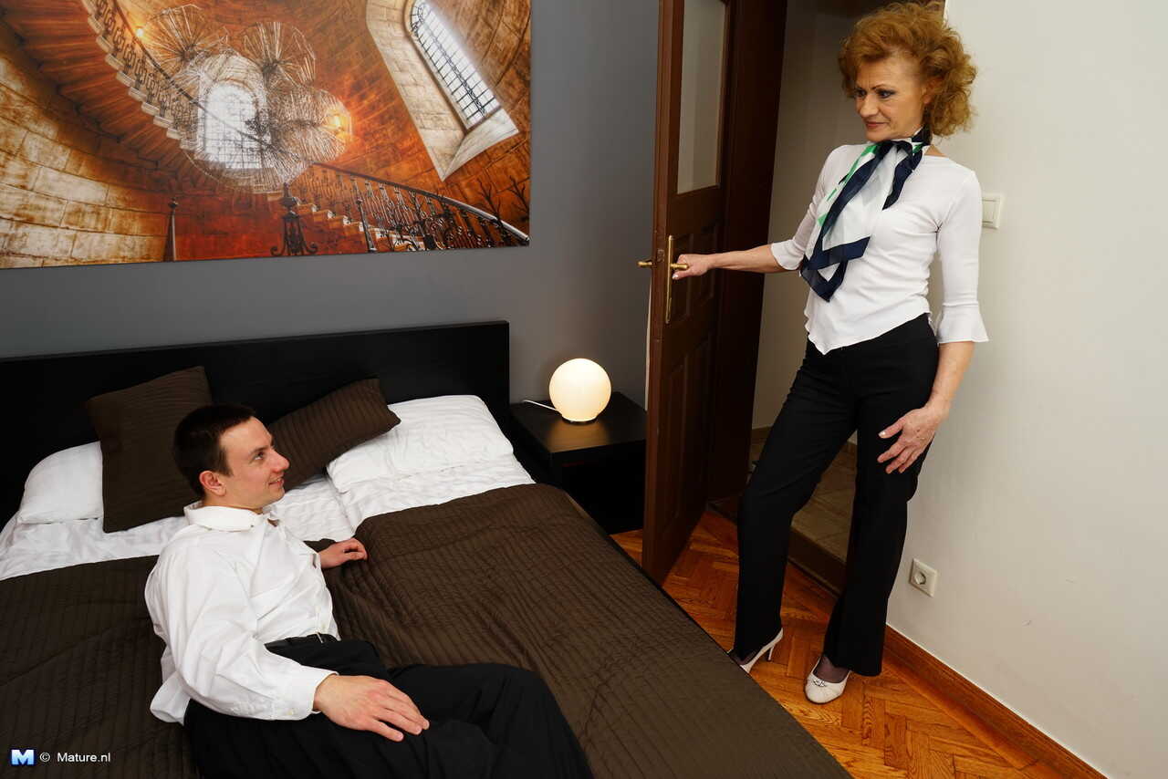 Granny Robs the Cradle with her Curly Hair and Sexy Feet: A XXX Tale of Older Women and Younger Men - Rob, Katherin