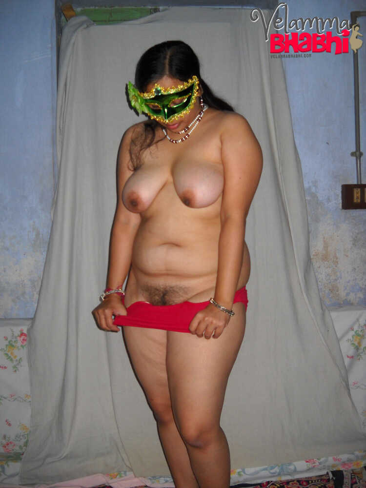 Curvy Velamma Bhabhi strips down while wearing a mask, exposing her plump desi teen body!