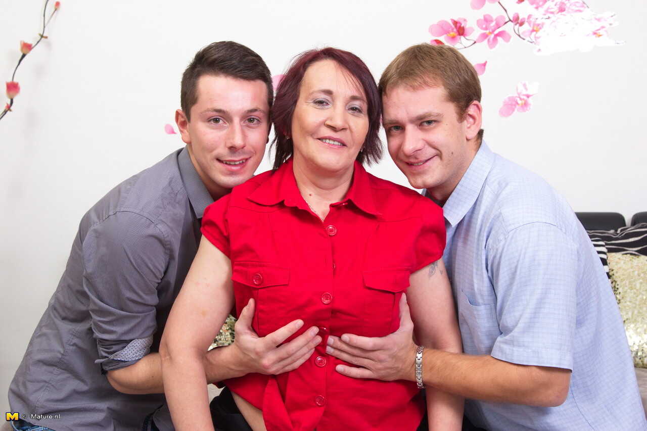 Jizz on the Face of a Mature Granny: Paulina K's Overweight Three-way Adventure! - Paulina K