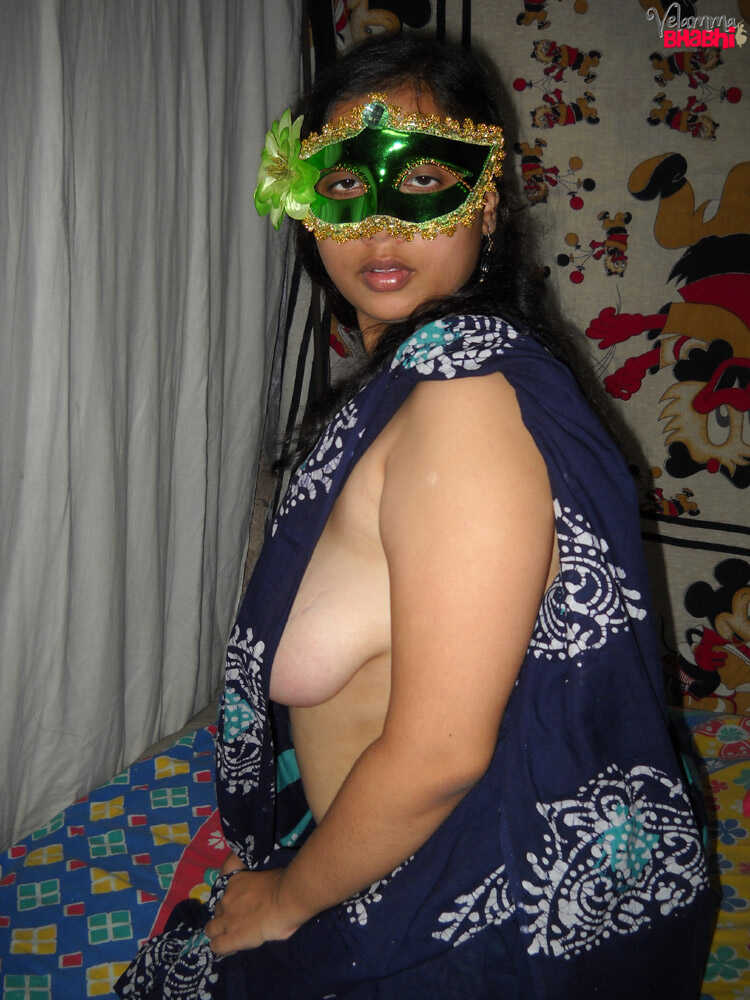 Curvy Desi Nudist Hides Her Bosoms In A Mask After Getting Naked!